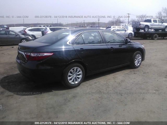 4T1BF1FK5GU536012 - 2016 TOYOTA CAMRY LE/XLE/SE/XSE მუქი ლურჯი ფოტო 4