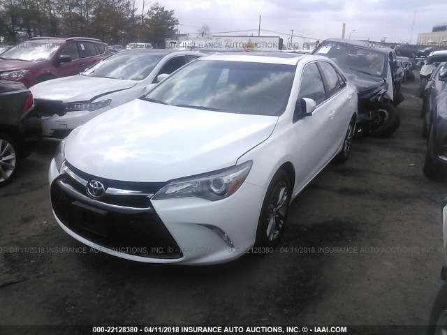4T1BF1FK5FU021168 - 2015 TOYOTA CAMRY LE/XLE/SE/XSE თეთრი ფოტო 2