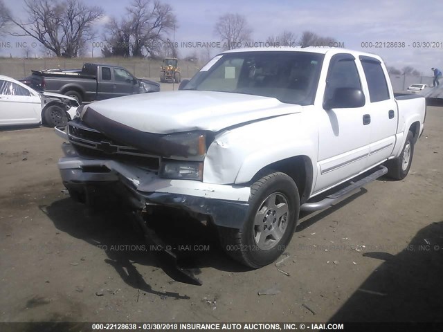 2GCEK13T061194490 - 2006 CHEVROLET SILVERADO K1500 WHITE photo 2