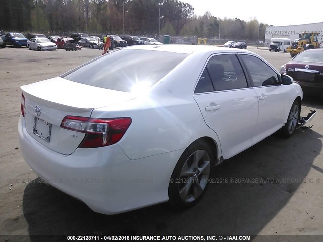 4T1BF1FK2CU621772 - 2012 TOYOTA CAMRY SE/LE/XLE WHITE photo 4