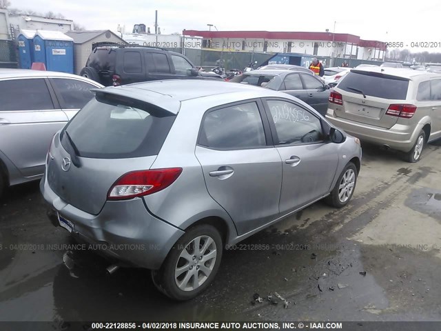 JM1DE1HZ0B0112084 - 2011 MAZDA MAZDA2 SILVER photo 4