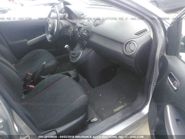 JM1DE1HZ0B0112084 - 2011 MAZDA MAZDA2 SILVER photo 5