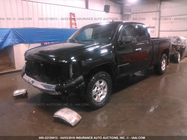 2GCEK19J571698069 - 2007 CHEVROLET SILVERADO K1500 BLACK photo 2