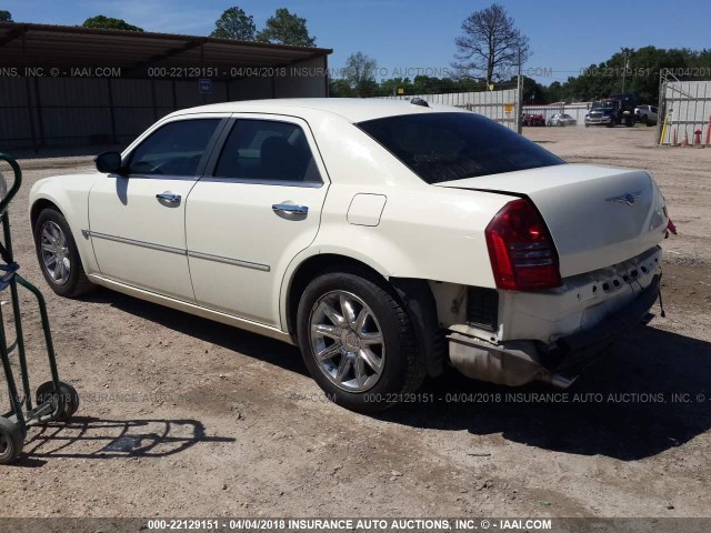 2C3JA63H05H582422 - 2005 CHRYSLER 300C WHITE photo 3