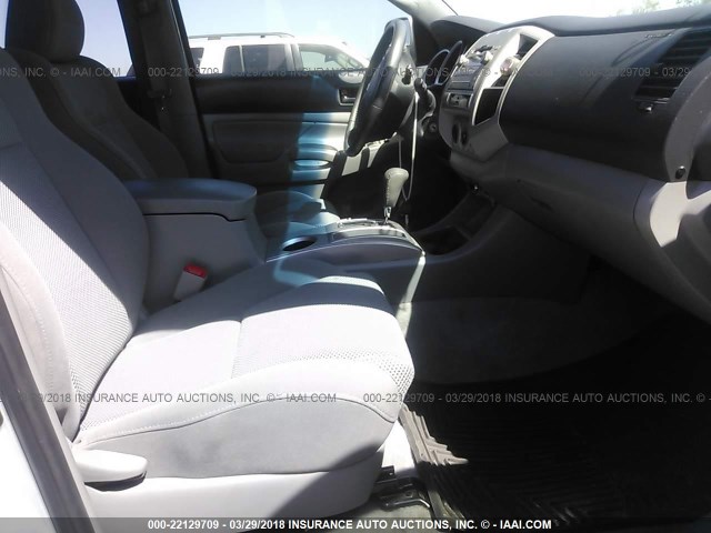 3TMJU4GN4BM118652 - 2011 TOYOTA TACOMA DOUBLE CAB PRERUNNER SILVER photo 5