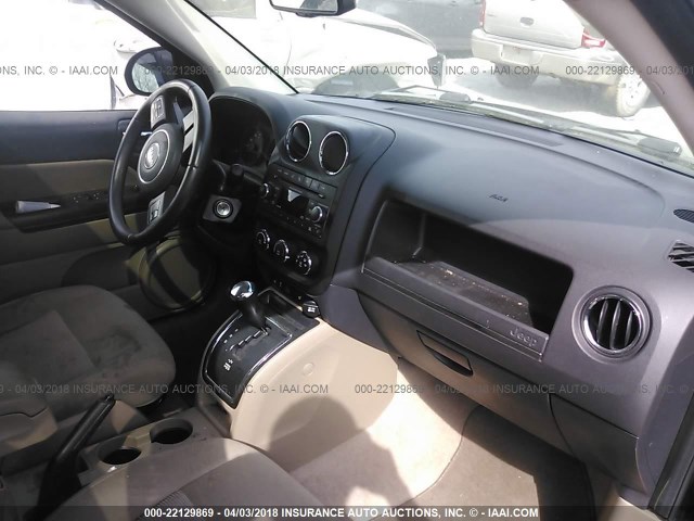 1C4NJCEB6DD229909 - 2013 JEEP COMPASS LATITUDE 黑色 照片 5
