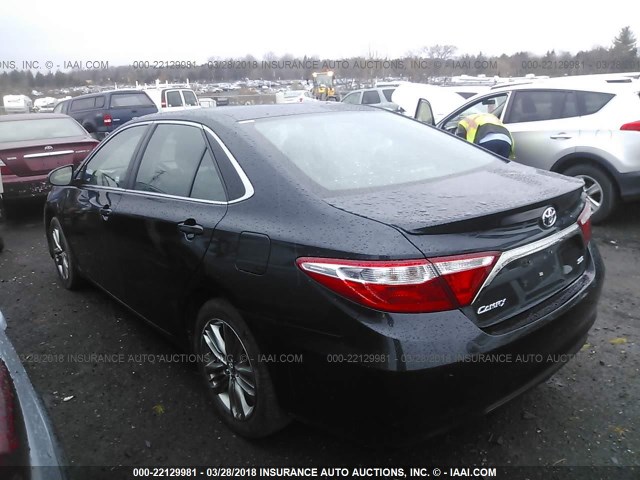 4T1BF1FK3GU241443 - 2016 TOYOTA CAMRY LE/XLE/SE/XSE BLACK photo 3