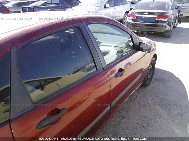 1FAFP33P91W257565 - 2001 FORD FOCUS LX RED photo 6