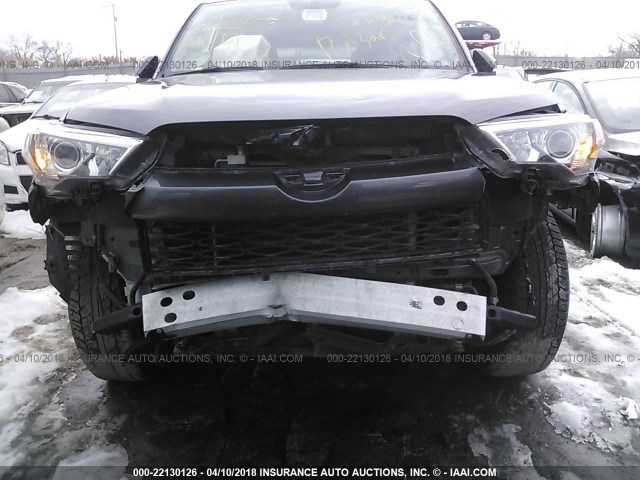 JTEBU5JR5H5414876 - 2017 TOYOTA 4RUNNER SR5 PREM/LTDL/TRAIL/TRD GRAY photo 6