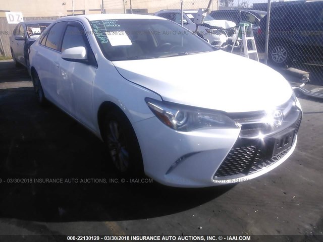 4T1BF1FKXHU643218 - 2017 TOYOTA CAMRY LE/XLE/SE/XSE WHITE photo 1