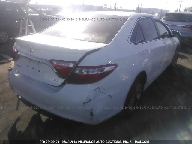 4T1BF1FKXHU643218 - 2017 TOYOTA CAMRY LE/XLE/SE/XSE WHITE photo 4