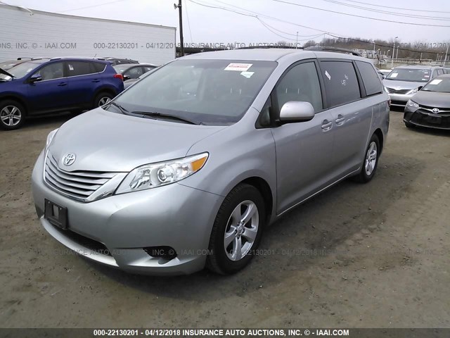 5TDKK3DC0FS547686 - 2015 TOYOTA SIENNA LE SILVER photo 2