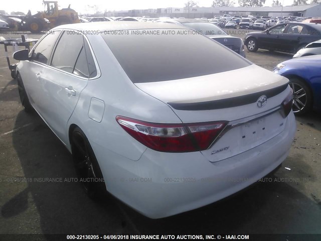 4T1BF1FK6FU064871 - 2015 TOYOTA CAMRY LE/XLE/SE/XSE WHITE photo 3