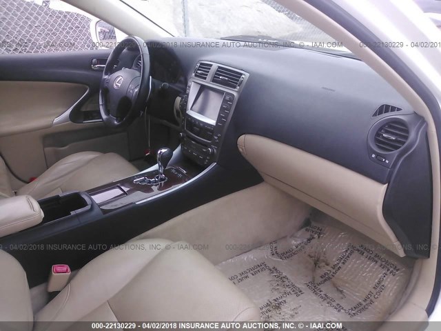 JTHBE262465009650 - 2006 LEXUS IS 350 WHITE photo 5