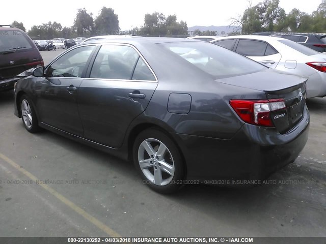 4T1BF1FK5EU468954 - 2014 TOYOTA CAMRY L/SE/LE/XLE GRAY photo 3