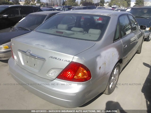 4T1BF28B3YU097378 - 2000 TOYOTA AVALON XL/XLS SILVER photo 4