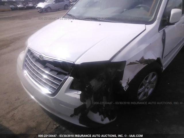 2A4RR5D19AR235883 - 2010 CHRYSLER TOWN & COUNTRY TOURING WHITE photo 6