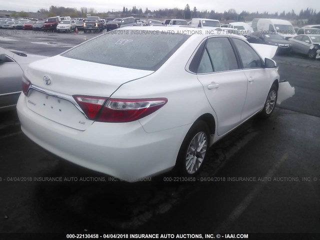 4T1BF1FK3GU246058 - 2016 TOYOTA CAMRY LE/XLE/SE/XSE WHITE photo 4