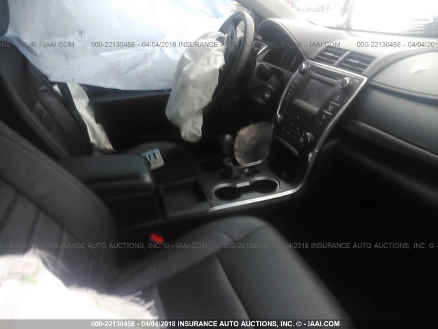 4T1BF1FK3GU246058 - 2016 TOYOTA CAMRY LE/XLE/SE/XSE WHITE photo 5