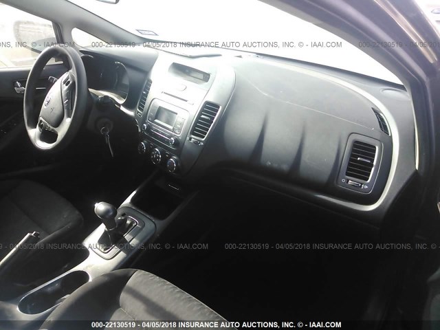 KNAFK4A66E5058782 - 2014 KIA FORTE LX GRAY photo 5