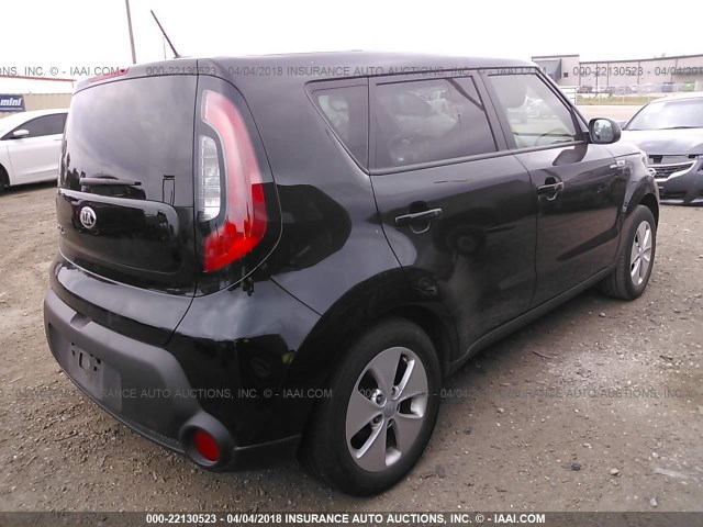 KNDJN2A23G7377439 - 2016 KIA SOUL BLACK photo 4