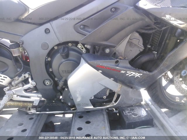 JYARJ06E13A006875 - 2003 YAMAHA YZFR6 L GRAY photo 8