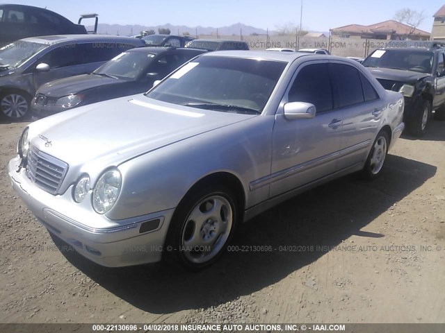 WDBJF83J12X063722 - 2002 MERCEDES-BENZ E 430 SILVER photo 2