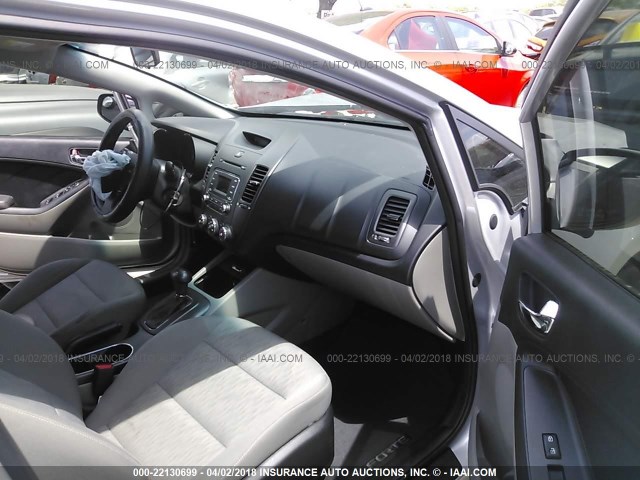 KNAFK4A63F5433383 - 2015 KIA FORTE LX SILVER photo 5