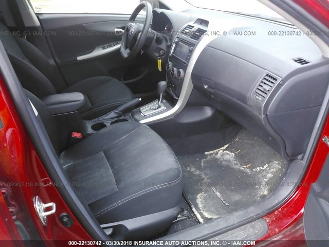 5YFBU4EE0DP140165 - 2013 TOYOTA COROLLA S/LE RED photo 5
