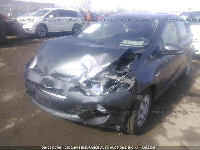 JTDKDTB33E1570274 - 2014 TOYOTA PRIUS C GRAY photo 6