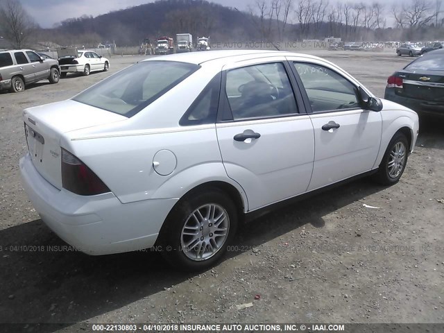 1FAHP34N97W152300 - 2007 FORD FOCUS ZX4/S/SE/SES 白色 照片 4