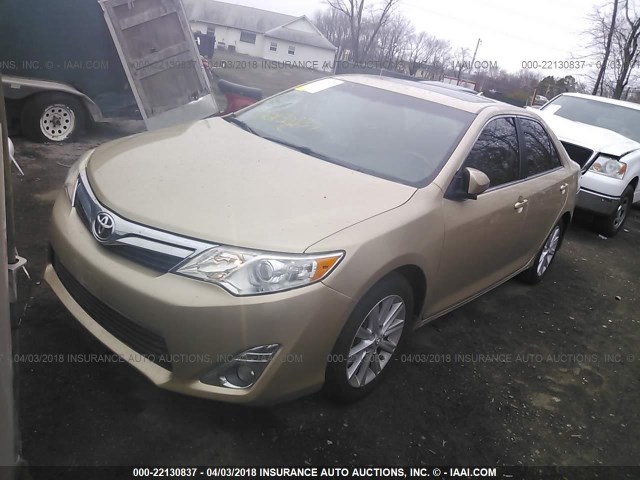 4T1BK1FK6CU504739 - 2012 TOYOTA CAMRY SE/XLE GOLD photo 2