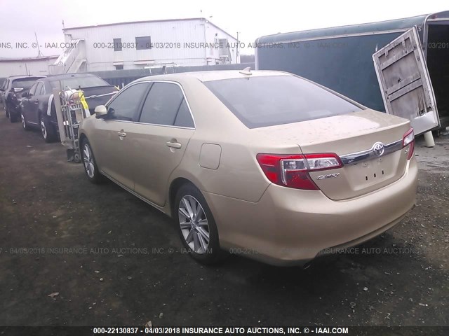 4T1BK1FK6CU504739 - 2012 TOYOTA CAMRY SE/XLE GOLD photo 3