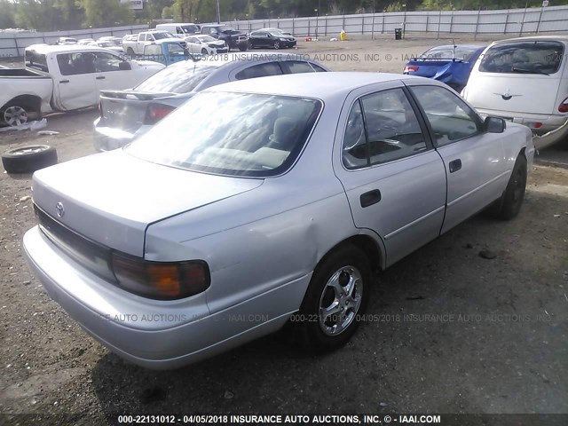 4T1SK11E4PU224292 - 1993 TOYOTA CAMRY DX SILVER photo 4