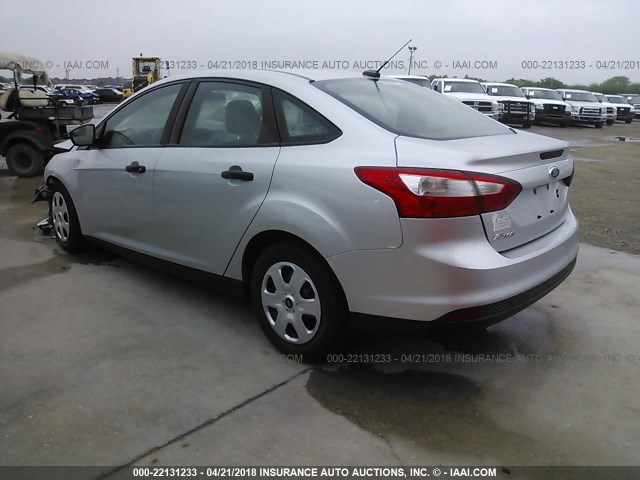 1FAHP3E22CL284413 - 2012 FORD FOCUS S SILVER photo 3