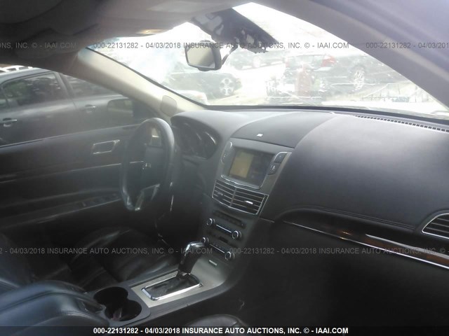 2LMHJ5FR4ABJ10679 - 2010 LINCOLN MKT BLACK photo 5