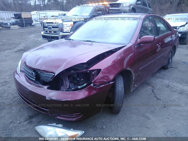 4T1BF30K22U012569 - 2002 TOYOTA CAMRY LE/XLE/SE RED photo 2