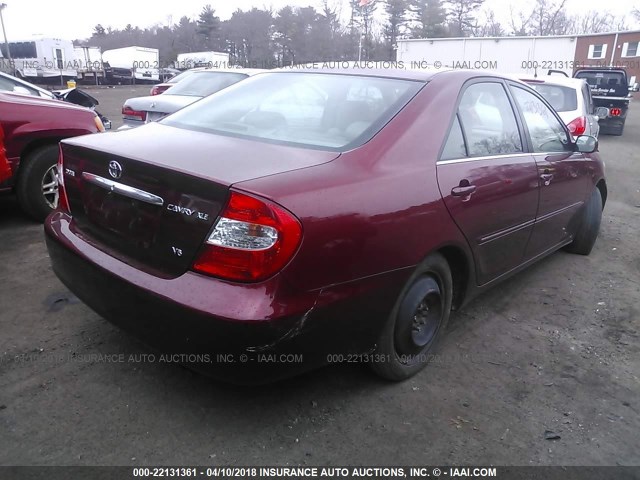 4T1BF30K22U012569 - 2002 TOYOTA CAMRY LE/XLE/SE RED photo 4