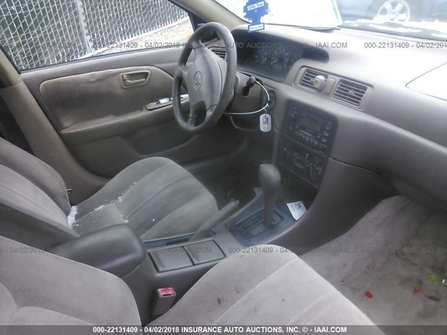 JT2BF22K4X0195833 - 1999 TOYOTA CAMRY LE/XLE BROWN photo 5