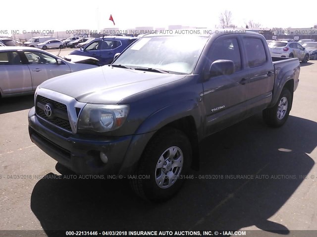 3TMLU4EN9BM077186 - 2011 TOYOTA TACOMA DOUBLE CAB SILVER photo 2