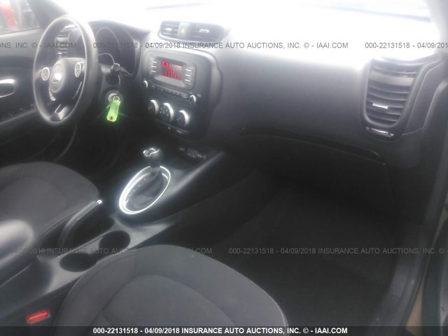 KNDJN2A29F7122289 - 2015 KIA SOUL ყავისფერი ფოტო 5