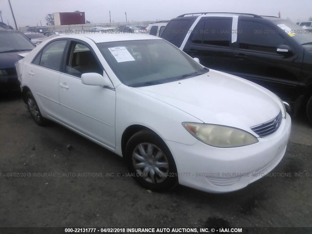 JTDBE30K863043294 - 2006 TOYOTA CAMRY LE/XLE WHITE photo 1