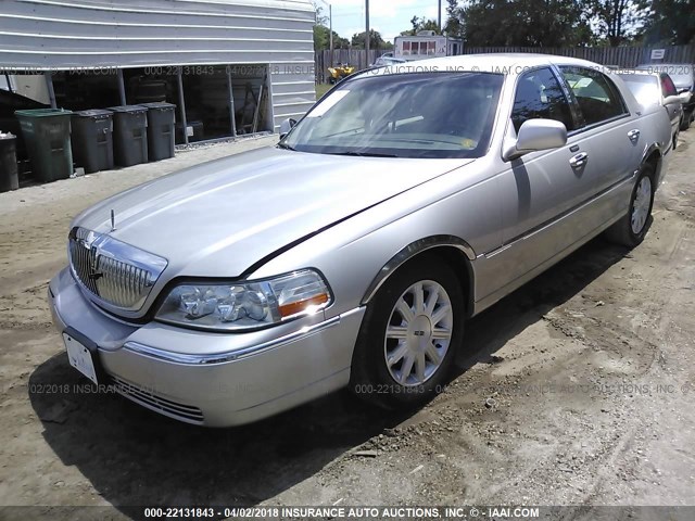 2LNHM82V58X657741 - 2008 LINCOLN TOWN CAR SIGNATURE LIMITED SILVER photo 2