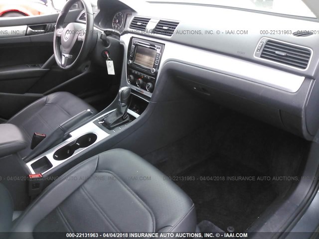 1VWBP7A39DC009089 - 2013 VOLKSWAGEN PASSAT SE GRAY photo 5