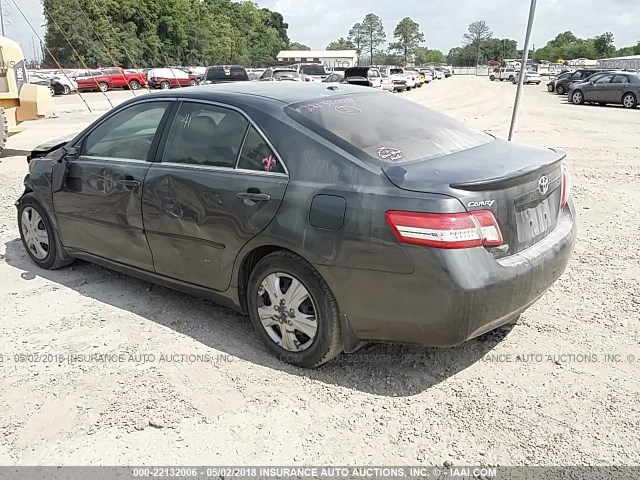 4T4BF3EK2AR058724 - 2010 TOYOTA CAMRY SE/LE/XLE GRAY photo 3