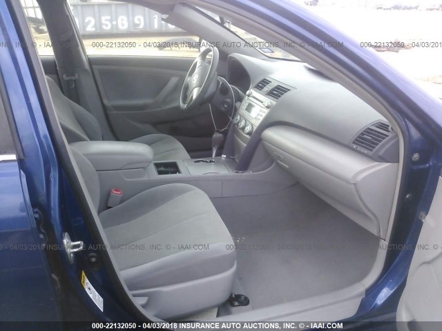 4T4BE46K88R026717 - 2008 TOYOTA CAMRY CE/LE/XLE/SE BLUE photo 5