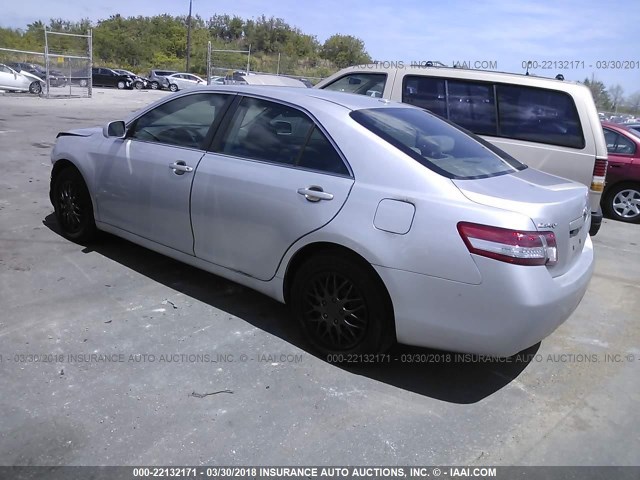 4T1BF3EK8BU744357 - 2011 TOYOTA CAMRY SE/LE/XLE SILVER photo 3