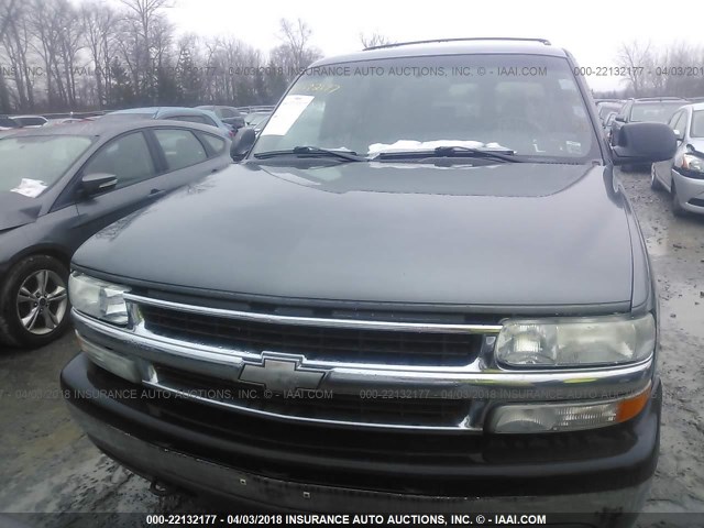 3GNFK16T01G240763 - 2001 CHEVROLET SUBURBAN K1500 GRAY photo 6