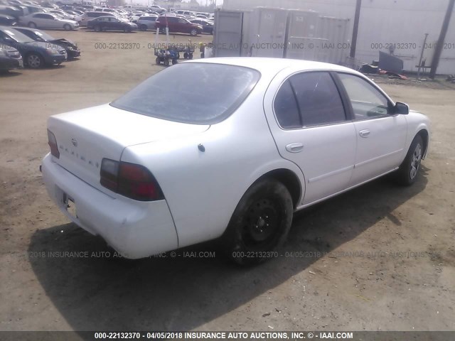 JN1CA21D7ST019334 - 1995 NISSAN MAXIMA GLE/GXE/SE WHITE photo 4