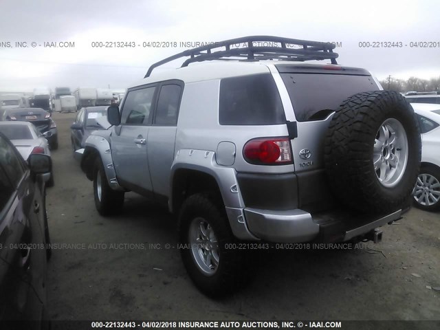 JTEBU11F870048437 - 2007 TOYOTA FJ CRUISER SILVER photo 3